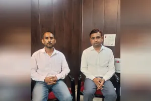 UP:बीएसए दफ्तर  से एमडीएम समन्वयक और कम्प्यूटर ऑपरेटर रिश्वत लेते गिरफ्तार