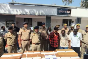 UP: कोडीनयुक्त कफ सीरप सहित 15 लाख की प्रतिबंधित दवाओं के साथ तीन गिरफ्तार, दो फरार