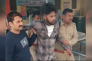 Rampur: चलती ट्रेन में लूटपाट करने वाले चार बदमाश मुठभेड़ में गिरफ्तार, एक के पैर में लगी गोली