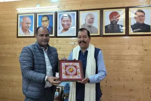 Uttrakhand: गुलदार से भिड़कर दो लोगों की जान बचाने वाले राजेंद्र धामी सम्मानित