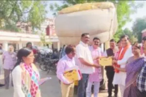 जौनपुर की अनूठी पहल:  भूसा दान अभियान में 10,000 कुंतल का आंकड़ा पार, डीएम ने की अपील