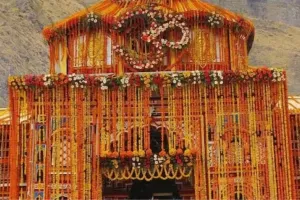  कल खुलेंगे बाबा बदरीनाथ के कपाट,  फूलों से सजाया गया है सिंहद्वार..यात्रा मार्गों पर पुलिस मोबाइल मोटरसाइकिल टीमें रहेगीं तैनात 