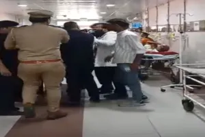 SGPGI: इमरजेंसी में युवक की मौत पर हंगामा, सुरक्षाकर्मियों ने की धक्का - मुक्की
