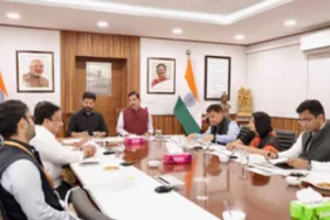 सीतापुर में डीजल की कमी :  कृषि कार्य प्रभावित, थ्रेसर और ट्रैक्टर लेकर भटक रहे किसान