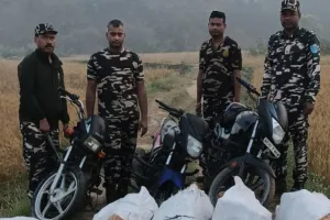 भारत-नेपाल बॉर्डर पर SSB की कार्रवाई:  भारी मात्रा में कोल्ड ड्रिंक, एसी और साइकिल जब्त, हिरासत में आरोपी 