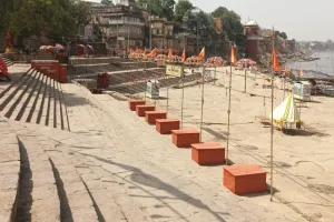 काशी में आसमान से बरस रही आग,  गर्मी के चलते गंगा घाटों पर छाने लगा सन्नाटा, जनजीवन पर लगा ब्रेक  