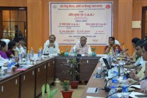 झांसी में बनेगा 100 बेड का कैंसर अस्पताल,  स्वास्थ्य विभाग के कार्याे की समीक्षा बैठक में हुई घोषणा