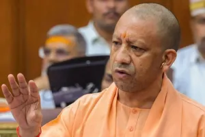 यूपी सरकार ने अफसरों को जारी किए निर्देश, जनप्रतिनिधियों के प्रति व्यवहार में बर्दाश्त नहीं होगी लापरवाही