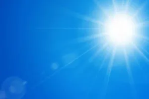 वैज्ञानिक फैक्ट :  क्यों दिखाई पड़ता है आकाश का रंग नीला