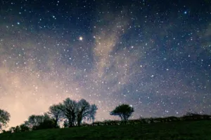 अप्रैल में आकाश दर्शन  