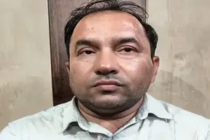 'डार्लिंग तुम्हारे लिए पेपर आउट करा दिया'... कहने वाले लखनऊ विश्वविद्यालय के असिस्टेंट प्रोफेसर निलंबित, जानें पूरा मामला