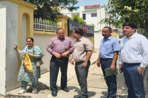 Barabanki News : मकानों के सूचीकरण कार्य का एडीएम ने किया निरीक्षण, कर्मचारियों को दिए अहम निर्देश