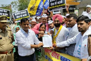बाराबंकी : स्मार्ट मीटर के खिलाफ AAP का प्रदर्शन, कहा- UP में स्मार्ट मीटर के नाम पर हो रही खुली लूट