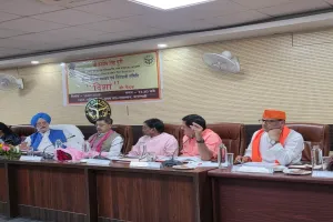 वाराणसी : दिशा की बैठक में बोले मंत्री पुरी- वैश्विक चुनौतियों के बावजूद देश मे तेल, गैस की कोई कमी नहीं 