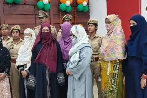 Pilibhit : घोटालेबाज इल्हाम की दो पत्नी समेत सात महिलाएं गिरफ्तार, खाते में पहुंचे थे घोटाले के 8.15 करोड़ रुपये..अब फंसे