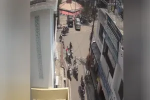 Bareilly:कैंट में पाकिस्तान के समर्थन में नारेबारी, विरोध पर मारपीट,सीसीटीवी वायरल हुआ