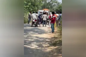 UP:सिपाही की वर्दी फाड़ी...चोरी के आरोपी को छुड़ाकर फरार हुए दबंग
