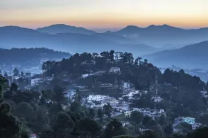 Uttrakhand:आंधी-तूफान ने अल्मोड़ा में ढाया कहर, बिजली आपूर्ति ठप होने से लोग परेशान
