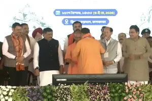 सीएम योगी ने शुभेंदु को पहनाया भगवा अंगवस्त्र :  मंत्रियों को दी शुभकामनाएं, कहा- 'जनसेवा से पुनर्स्थापित करें सोनार बांग्ला का गौरव'  