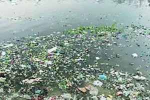 इटावा : कभी राजतिलक में प्रयुक्त यमुना जल अब प्रदूषण की चपेट में, छूने से भी कतराते हैं  लोग