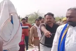 Pratapgarh News:  शरारती तत्वों ने खंडित की अंबेडकर प्रतिमा, इलाके में तनाव