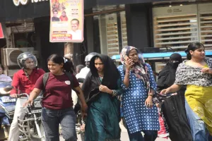 बाराबंकी में 43 डिग्री तापमान : प्रचंड गर्मी में लू के थपेड़ों ने लोगों को झुलसाया, बेपटरी हो रही बिजली आपूर्ति
