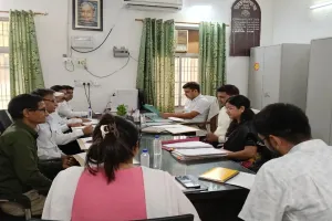 Barabanki News :  डीएम ने पुस्तकालय का किया निरीक्षण, कहा- विद्यार्थियों की जरूरतों के अनुरूप विकसित किया जाए लाइब्रेरी