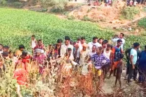 कौशांबी में दर्दनाक हादसा : खुदाई करते समय ढहा मिट्टी का टीला, मां-बेटी समेत तीन की मौत, परिजनों में कोहराम