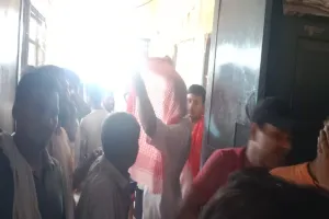 बरेली में बिजली संकट गहराया : तीन दिन से बिजली-पानी गुल, गुस्साए लोगों ने लगाया जाम, पुलिस की कड़ी मशक्कत के बाद बहाल हुआ यातायात 