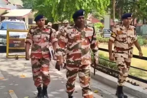 Kanpur News: ITBP जवानों ने घेरा कानपुर कमिश्नरेट ऑफिस! मां के कटे हाथ पर क्लीन चिट से भड़का गुस्सा, जानें पूरा मामला