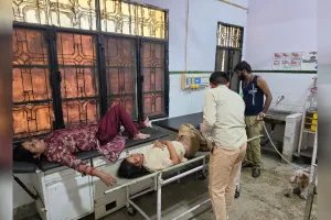 UP News: गंगा एक्सप्रेसवे पर टायर फटने से कार पलटी, एक ही परिवार के चार लोग घायल