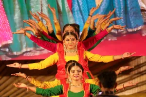 UP Mahotsav : बेंगलुरु में गूंजा यूपी का गौरव, आर्ट ऑफ लिविंग केंद्र में UP महोत्सव का भव्य समापन