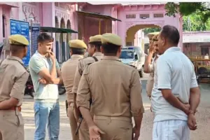 Mathura News: कारोबारी के घर डकैती डालने के आरोपी दो बदमाशों को पुलिस ने मुठभेड़ में मार गिराया 