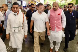 लखनऊ : राहुल गांधी बोले-आर्थिक तूफान आ रहा है-बड़े झटके के लिए तैयार रहे जनता