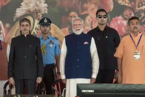 Suvendu Adhikari Oath Ceremony : बंगाल में सुवेंदु अधिकारी के साथ इन दिग्गजों की कैबिनेट में एंट्री, देखें लिस्ट