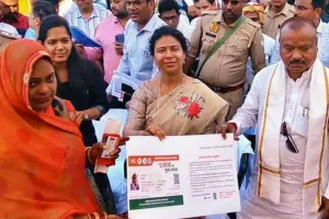 देवीपाटन मंडल में ‘संध्या संवाद’ की शुरुआत, गांव पहुंचा प्रशासन