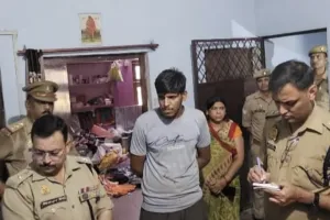 Barabanki News: असलहों की नोक पर बंधक बनाकर एक करोड़ की डकैती, पुलिस गश्त के 10 मिनट बाद डकैत ने बोला धावा, इलाके में दहशत 
