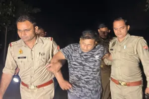 UP: स्वार पुलिस मुठभेड़ में गोकश घायल, तमंचा व पशु काटने के उपकरण बरामद