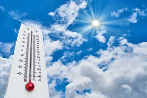 Moradabad News: दिन में सूरज की तपिश में झुलसे, शाम को तेज आंधी के साथ बारिश और पड़े ओले