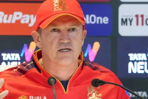 RCB के हेड कोच एंडी फ्लावर पर BCCI ने ठोंका भारी जुर्माना,  अंपायर को अपशब्द कहने पर हुई सख्त कार्रवाई
