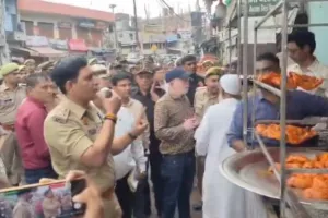 मेरठ प्रशासन का बड़ा एक्शन : अवैध मांस दुकानों के खिलाफ अभियान, दो दर्जन से अधिक पर कार्रवाई