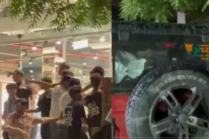 मथुरा के शोरूम में दो पक्षों में जमकर मारपीट,  भाजपा जिला पंचायत अध्यक्ष लिखी गाड़ी लेकर पहुंचे युवक, पुलिस ने कई को दबोचा