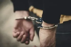  ललितपुर में सतर्कता विभाग की बड़ी कार्रवाई, 1.5 लाख की घूस मांग रहे यूनानी डॉक्टर साहब, पहली किस्त लेते ही पहुंचे जेल