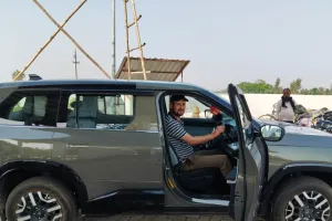  मॉय फर्स्ट राइड:  स्टीयरिंग थामने का रोमांच
