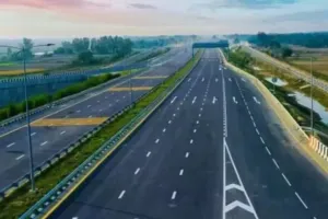 यूपी के एक्सप्रेसवे होंगे हाईटेक:  एआई-सक्षम कैमरे और स्मार्ट मॉनिटरिंग, स्विट्जरलैंड की संस्थाओं के साथ यूपीडा की साझेदारी