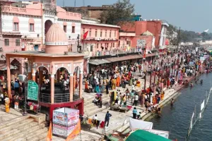 शनि अमावस्या: चित्रकूट में उमड़ा आस्था का सैलाब, 7 लाख श्रद्धालुओं ने लगाई कामदगिरि परिक्रमा 
