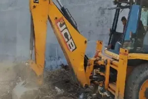 कानपुर में अवैध प्लाटिंग पर केडीए का बुलडोजर, सड़क-नाला से लेकर एंट्री गेट तक ध्वस्त