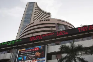  Stock market closed :  शुरुआती बढ़त गंवाकर लाल निशान पर बंद हुए दोनों मानक सूचकांक,135 अंक टूटा सेंसेक्स, जानें आज के टॉप लूजर्स