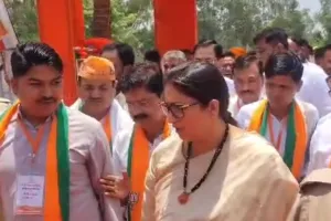  राहुल गांधी के दौरे के बाद अमेठी में स्मृति ईरानी,  8 महीने बाद एक दिवसीय दौरे पर भाजपा कार्यकर्ताओं में भरा जोश