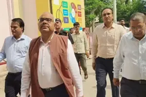 कानपुर के उर्सला अस्पताल में DM के औचक निरीक्षण से हड़कंप, डॉक्टरों की गैरमौजूदगी पर कार्रवाई के निर्देश